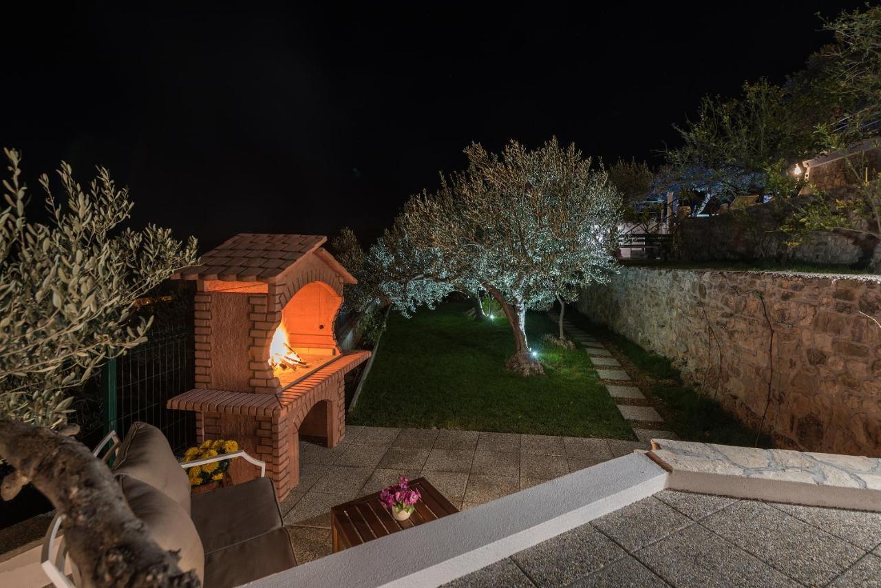 Villa Petra Apartment With Private Pool Makarska Exterior photo